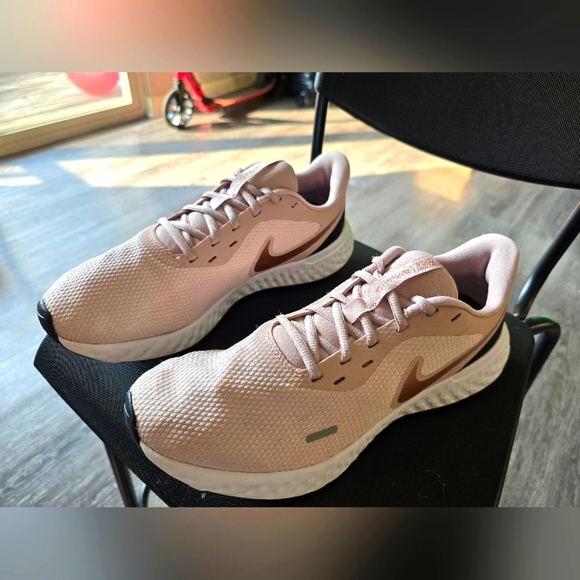 Nike Women's Revolution 5 Athletic Shoe BQ3207-600 - Pink Rose Metallic - sz 11 - Picture 6 of 10